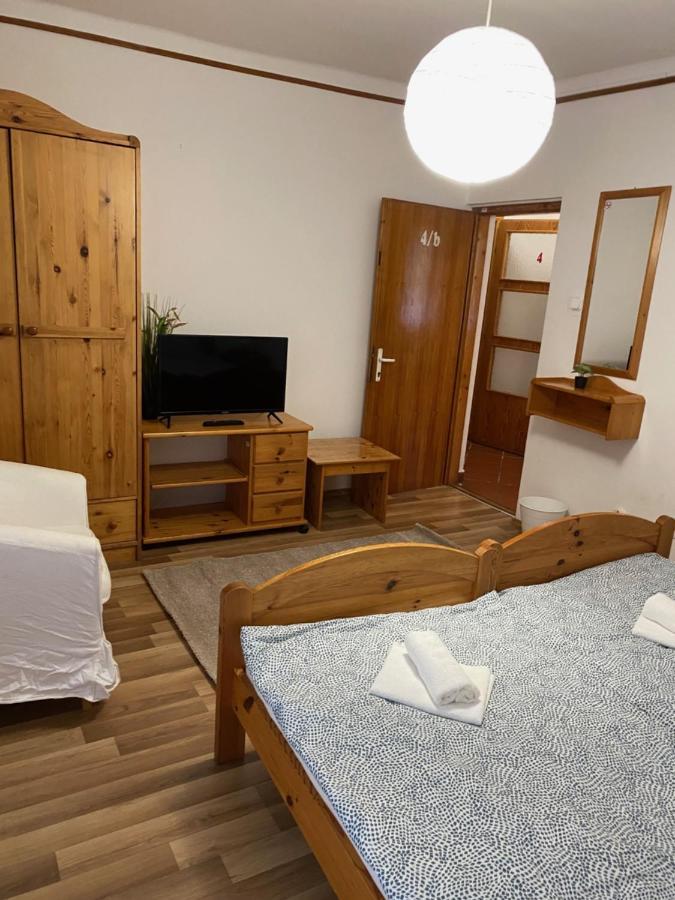 פוניארצוושהג' Global Apartmanhaz מראה חיצוני תמונה
