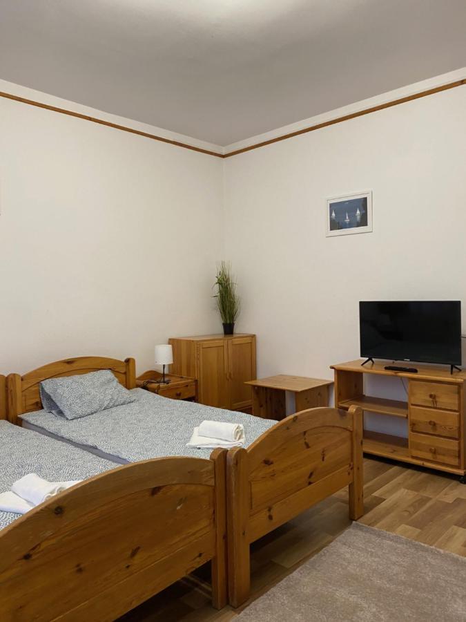 פוניארצוושהג' Global Apartmanhaz מראה חיצוני תמונה