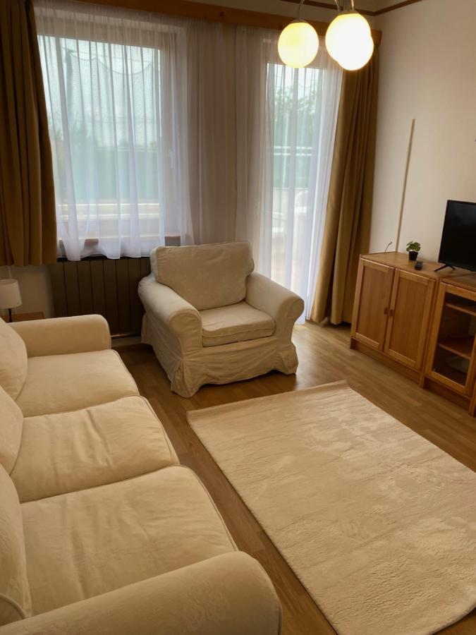 פוניארצוושהג' Global Apartmanhaz מראה חיצוני תמונה