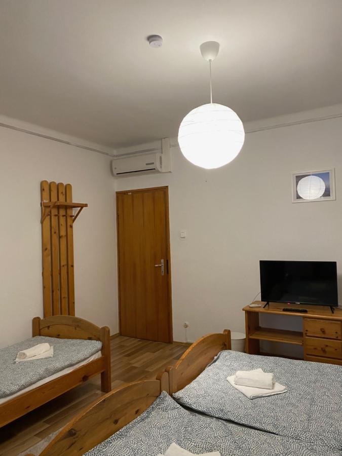 פוניארצוושהג' Global Apartmanhaz מראה חיצוני תמונה