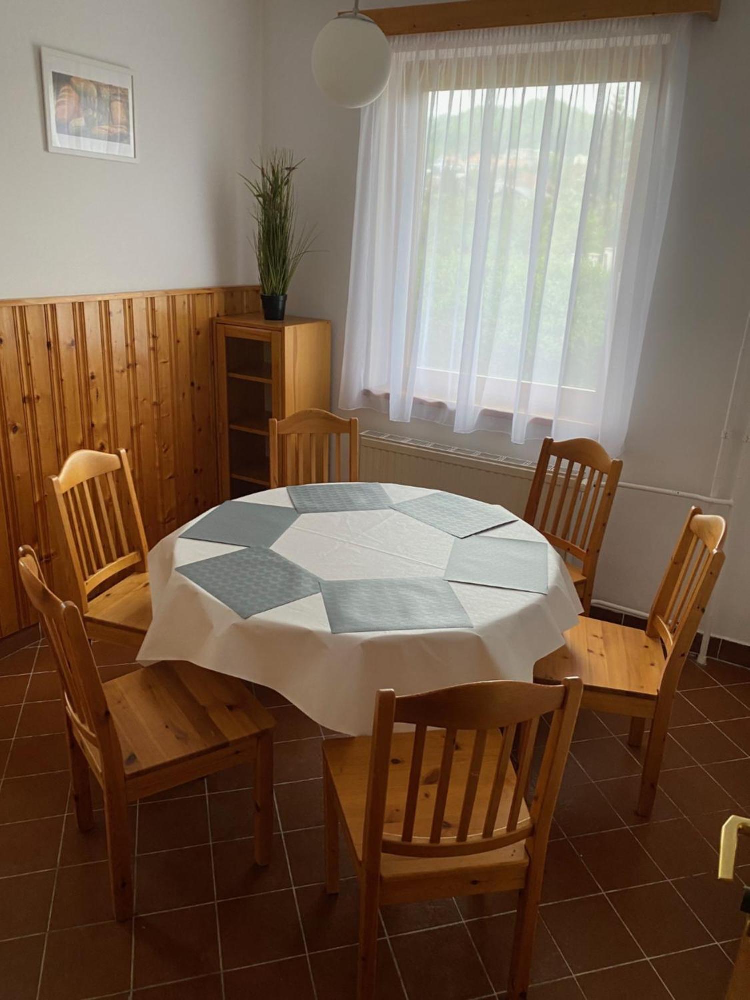 פוניארצוושהג' Global Apartmanhaz מראה חיצוני תמונה