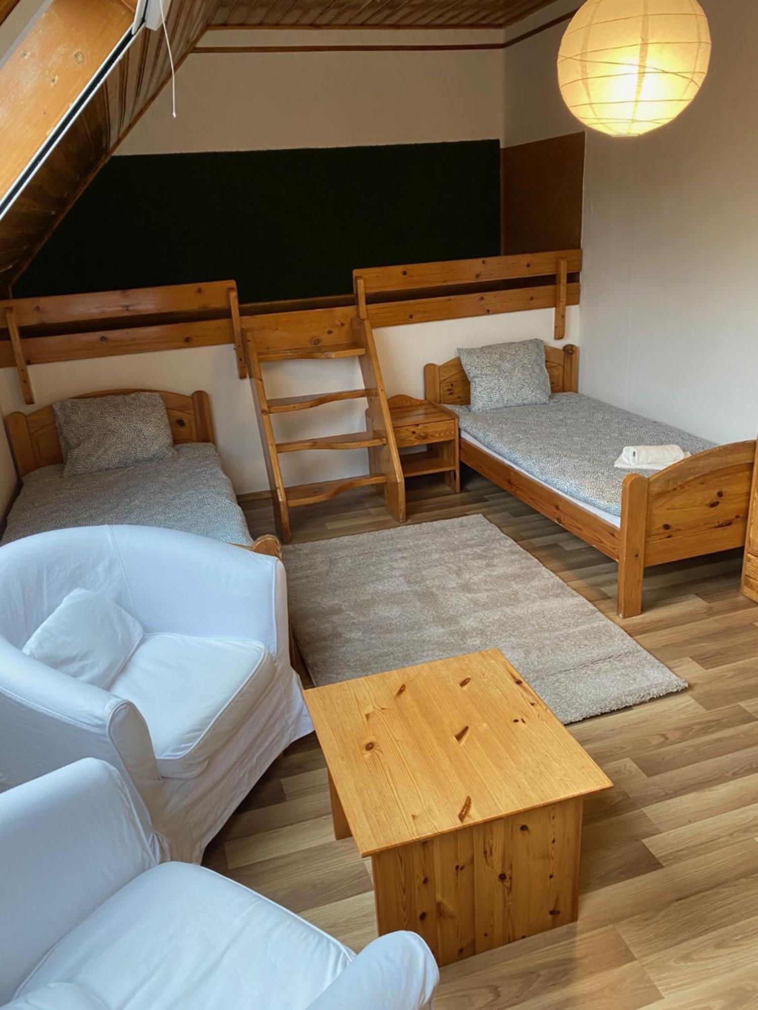 פוניארצוושהג' Global Apartmanhaz מראה חיצוני תמונה