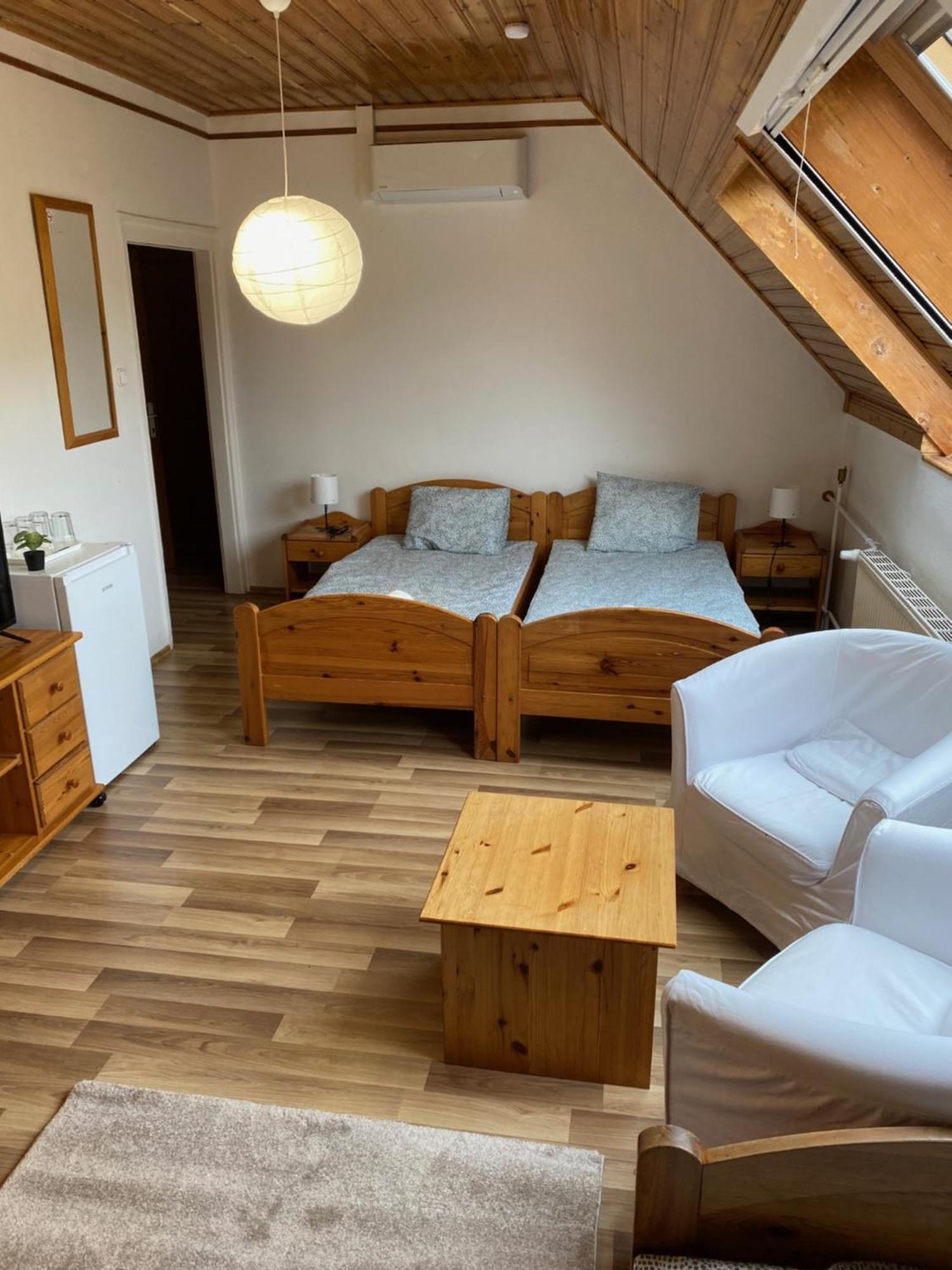 פוניארצוושהג' Global Apartmanhaz מראה חיצוני תמונה
