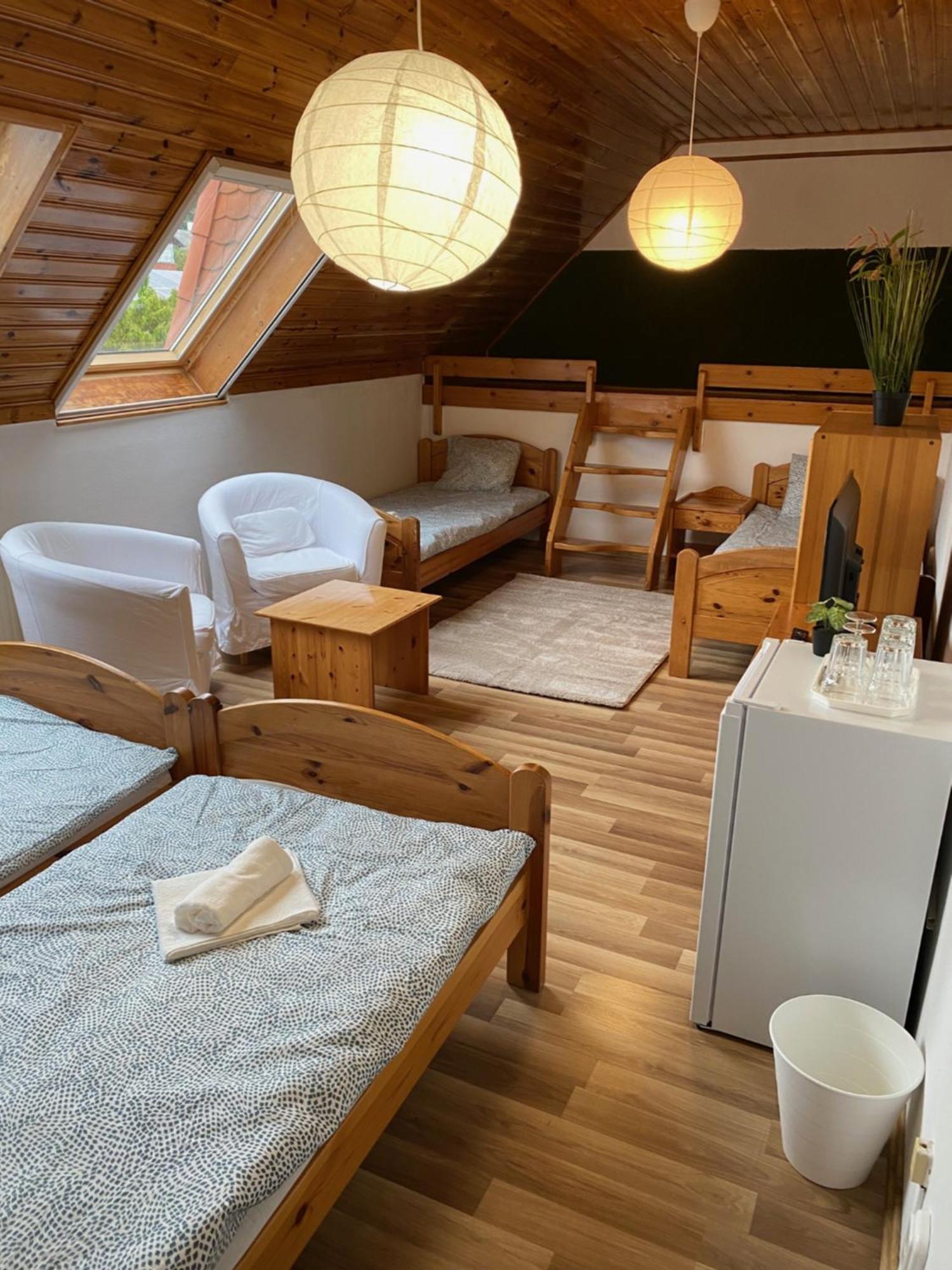 פוניארצוושהג' Global Apartmanhaz מראה חיצוני תמונה